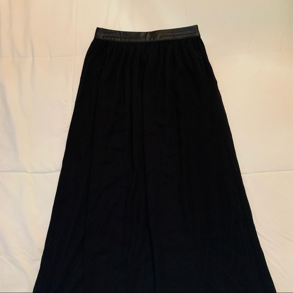 Forever 21 Long Black Skirt Size Small